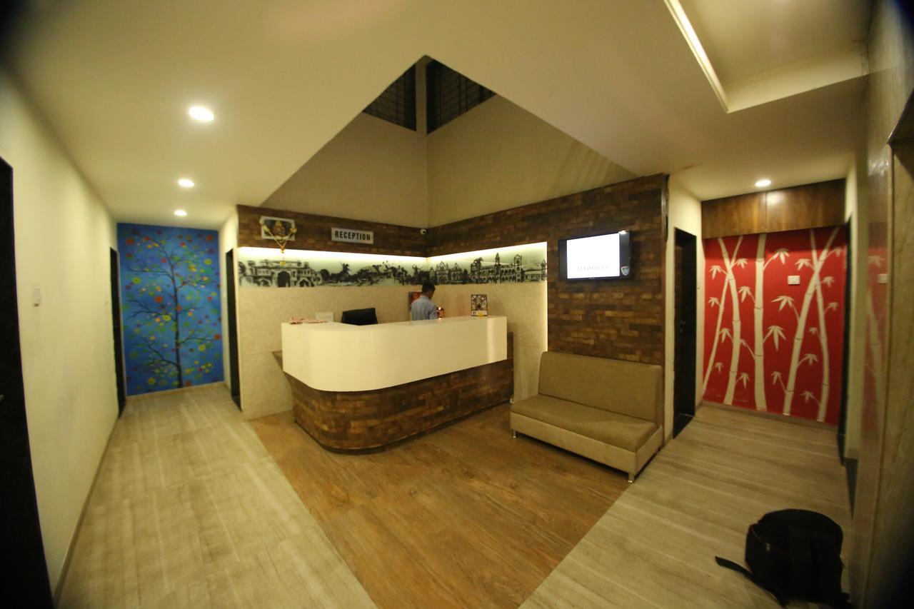 Hotel Madhuri Executive Colhapur Exterior foto